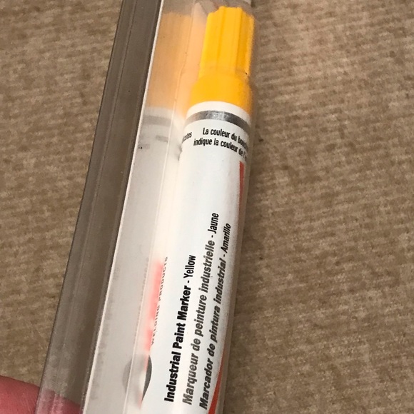 Hobart Welding Products Yellow Industrial Paint Marker Pen # 770221
Valve-action - Picture 5 of 7